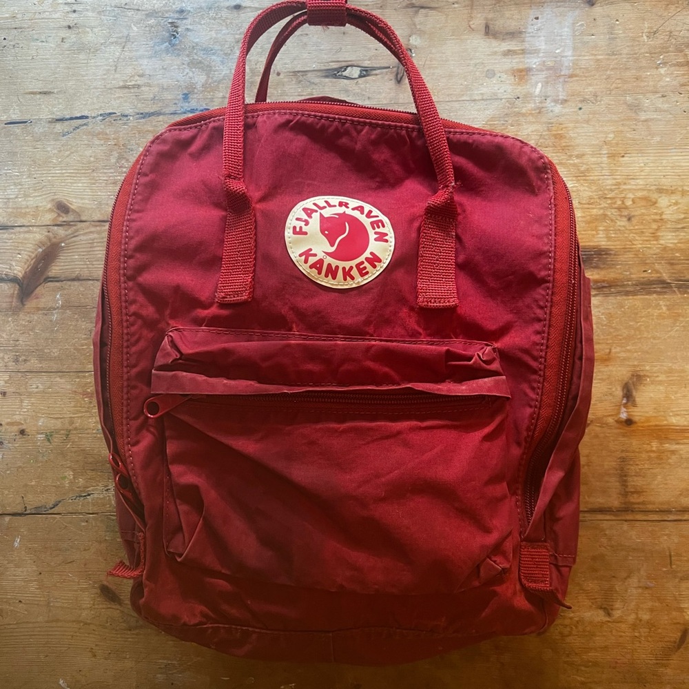Fjallraven Kånken Classic Deep Red Backpack